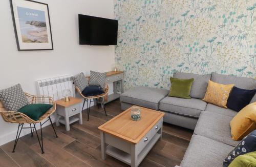 Pen-clawdd House | Gwynfryn