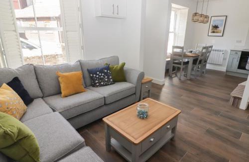 Pen-clawdd House | Gwynfryn