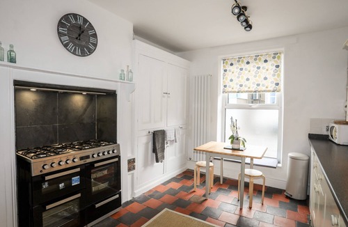 Criccieth Cottage | GWYNLE - CRICCIETH, pet friendly in Criccieth