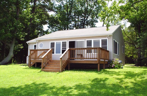 Grimstead Cottage | Gwynn's Island Cottage w/Private Beach-Summer Weeks Open!