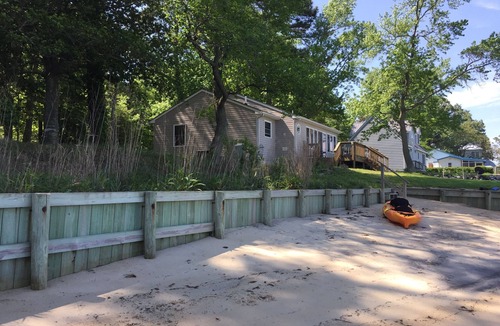 Grimstead Cottage | Gwynn's Island Cottage w/Private Beach-Summer Weeks Open!