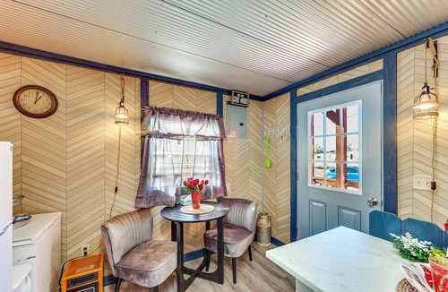 Summerfield Cabin | Gym Access On-Site: Cabin w/Deck in Red Oak!