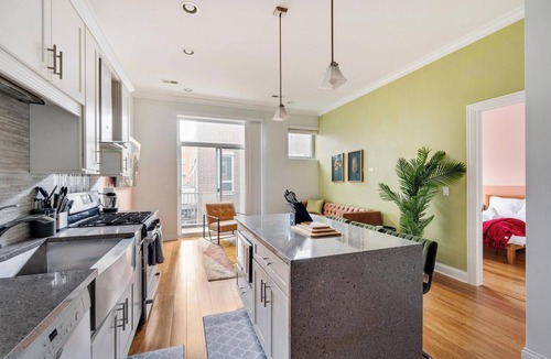 Near West Side Apartment | Gym | Garage Parking | Balcony | Sleeps 6