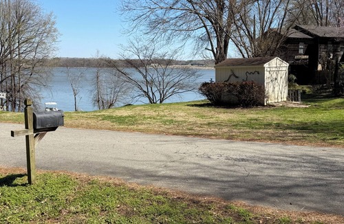 Clarksville House | Gypsy Beach House -5 Bedroom, 3 Bath, Sandy Beach, Dock, Close to Downtown