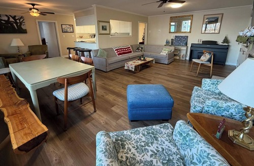 Clarksville House | Gypsy Beach House -5 Bedroom, 3 Bath, Sandy Beach, Dock, Close to Downtown