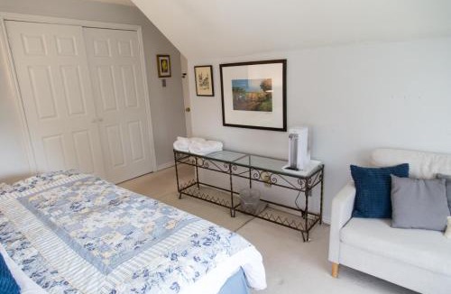 Jacksons Point Bed & Breakfast | Gypsy by the Lake Bed and Breakfast