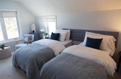 Jacksons Point Bed & Breakfast | Gypsy by the Lake Bed and Breakfast