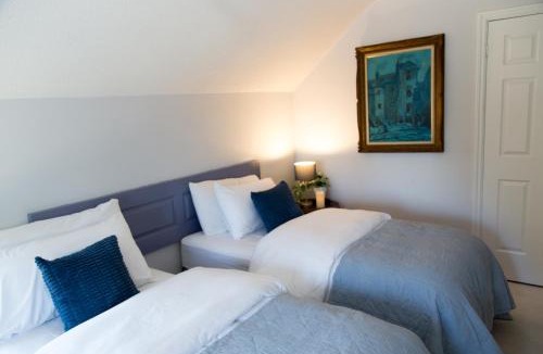 Jacksons Point Bed & Breakfast | Gypsy by the Lake Bed and Breakfast