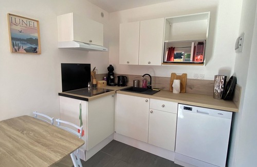 Lunel House | Hébergement 2 Chambres - 6 Personnes - Jardin - Jacuzzi - Animaux Acceptés
