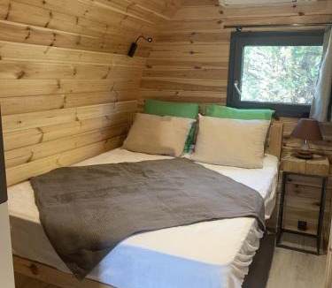 Le Triadou Ski Chalet | Hébergement insolite en tonneau, jacuzzi & piscine