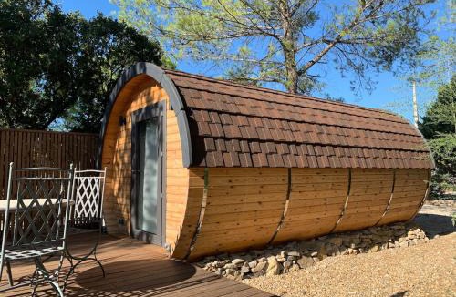 Le Triadou Ski Chalet | Hébergement insolite en tonneau, jacuzzi & piscine