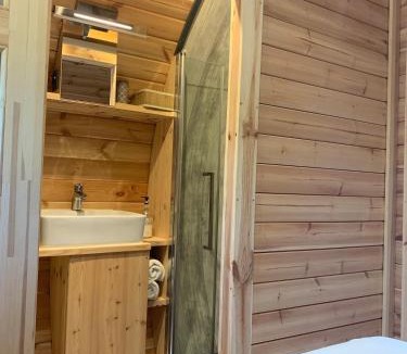 Le Triadou Ski Chalet | Hébergement insolite en tonneau, jacuzzi & piscine