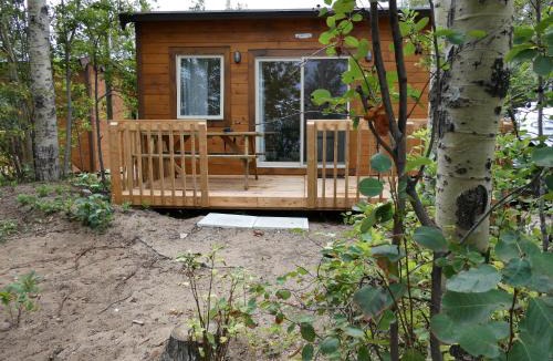 Mashteuiatsh Hotel | Hébergement Plage Robertson - Pods au bord du lac