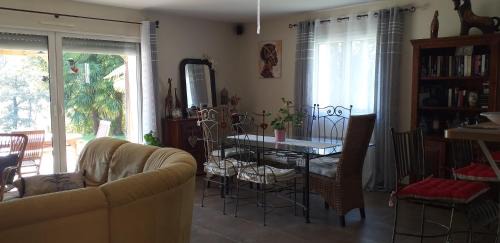 Haut-de-Bosdarros House | Hégoa House