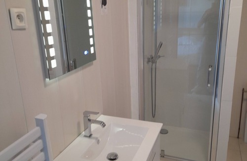 Sainte-Gauburge-Sainte-Colombe Hotel | Hôtel de la Gare