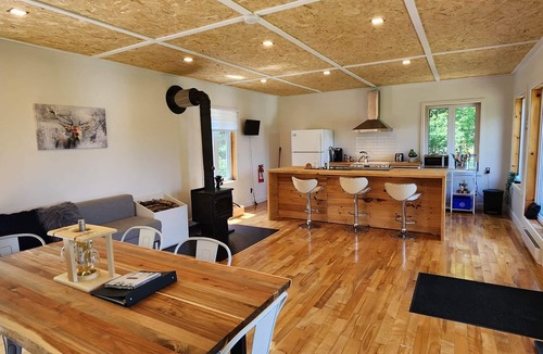 Notre-Dame-de-Montauban Ski Chalet | Hôtel à la maison - l'Apéro de la Colline