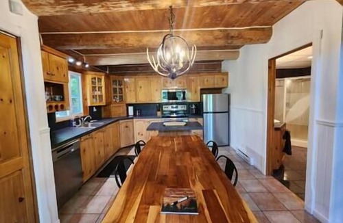 Notre-Dame-de-Montauban Ski Chalet | Hôtel à la maison - L'Apéro du Bois Rond