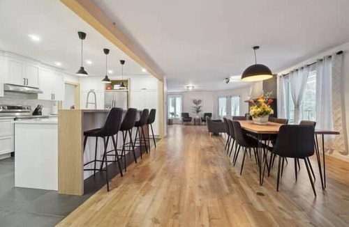 Notre-Dame-de-Lourdes Ski Chalet | Hôtel à la maison - Le Louis Philippe II