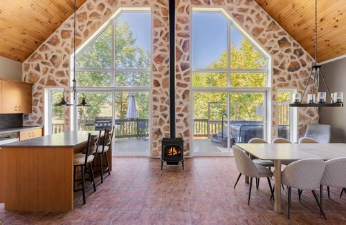 Inverness House | Hôtel à la maison - Beaufranc chalet