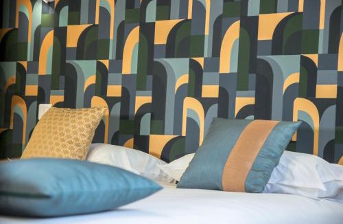 Laval Hotel | Hôtel 3 étoiles - Le Petit Périer