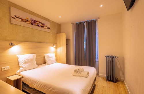 Hopital Saint-Louis Hotel | Hôtel Aix Europe