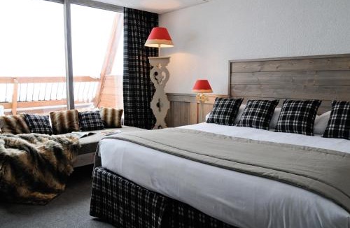 Arc-1600 Hotel | Hôtel Arcadien
