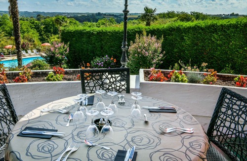 Montfort-en-Chalosse Hotel | Hôtel Aux Tauzins