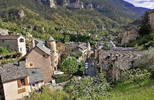 Sainte-Enimie Hotel | Hôtel BURLATIS
