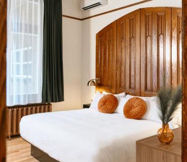 Chicoutimi Hotel | Hôtel Château Cran Chaud Chicoutimi