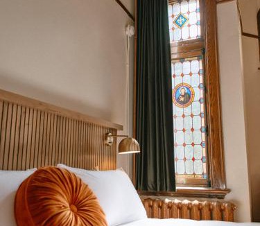Chicoutimi Hotel | Hôtel Château Cran Chaud Chicoutimi