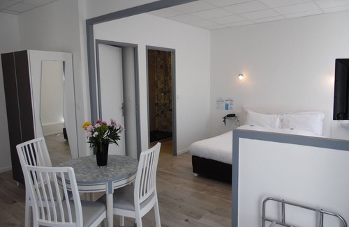 Chatel-Guyon Hotel | Hôtel Chante Grelet