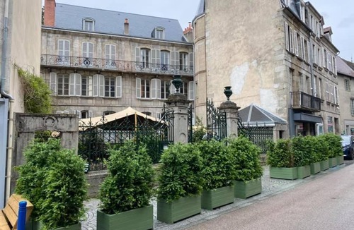 Aubusson House | Hôtel de Colbert