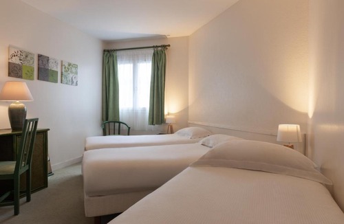 Evreux Hotel | Hôtel de l'Orme, Akena