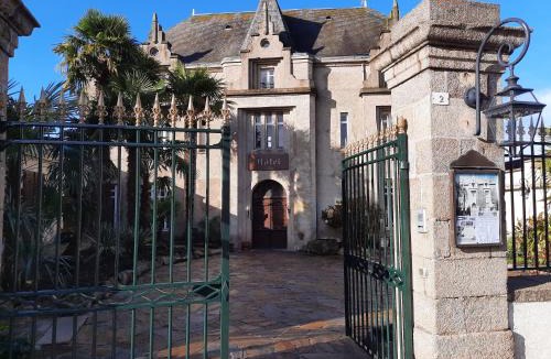 Tiffauges Hotel | Hôtel De La Barbacane