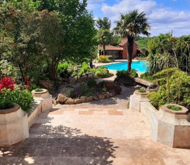 Tiffauges Hotel | Hôtel De La Barbacane