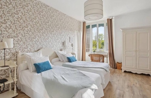 Milon-la-Chapelle Hotel | Hôtel De La Chapelle