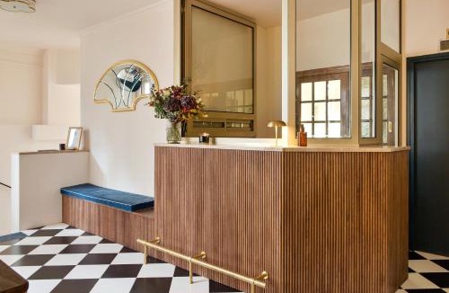 19th Arrondissement Hotel | Hôtel de la Comète