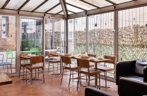 19th Arrondissement Hotel | Hôtel de la Comète