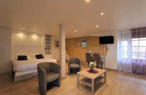 Meyrals Hotel | Hôtel de la Ferme Lamy