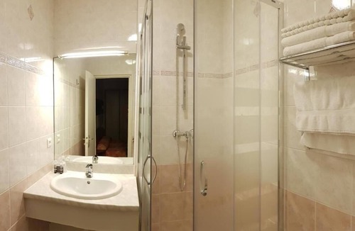 Oloron-Sainte-Marie Hotel | Hôtel De La Paix