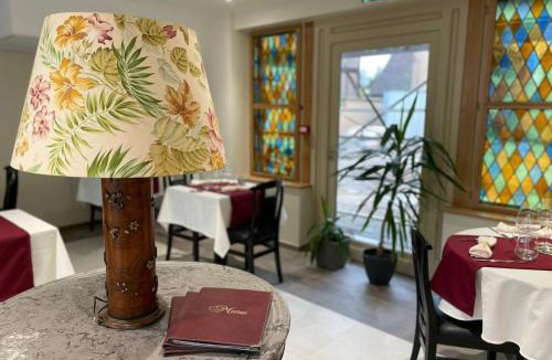 Villiers-Saint-Benoit Hotel | Hôtel de la Croix Blanche