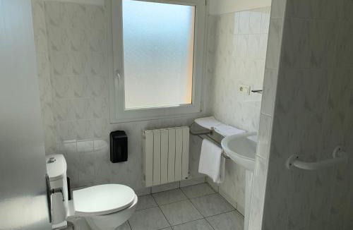 Cosse-le-Vivien Hotel | hôtel de la grange