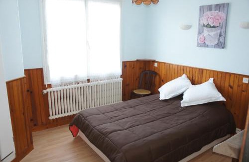 Germigny-des-Pres Hotel | Hôtel de la Place