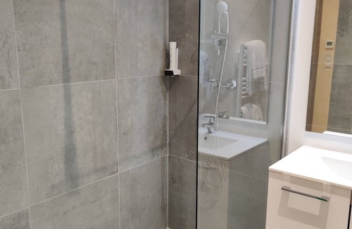 Saint-Clair-de-la-Tour Hotel | Hôtel de la Tour