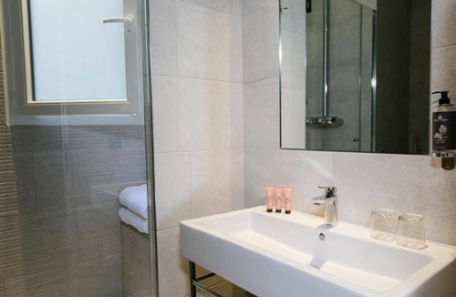 Quartier de la Plaine-de-Monceaux Hotel | Hôtel de Neuville