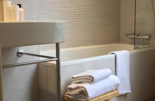 Quartier de la Plaine-de-Monceaux Hotel | Hôtel de Neuville