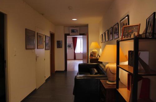 Les Verrieres Hotel | Hôtel de Ville