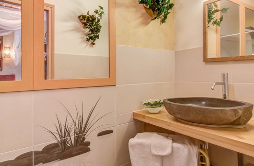 Saint-Saturnin Hotel | Hôtel des 4 continents