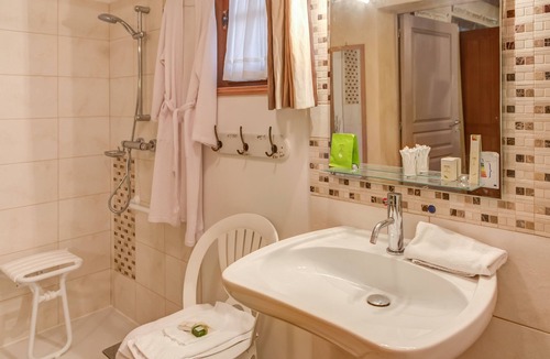 Saint-Saturnin Hotel | Hôtel des 4 continents