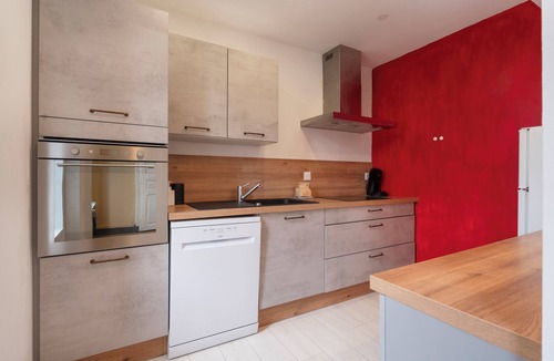 Poincare - Foch - Anatole France - Croix de Bourgogne Apartment | Hôtel des Cousines – Capucine Apartment